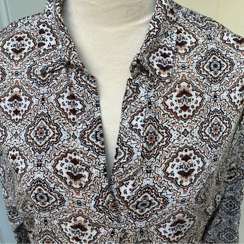 PRIMARK. Slip on Shirt. 3/4 Sleeves. Abstract design. 100% Viscose. Size. Sz 8.‎
